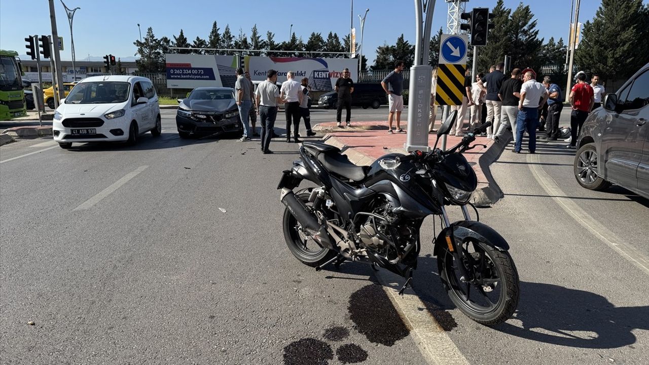 Kocaeli'de Motosiklet Kazası: Sürücü Yaralandı