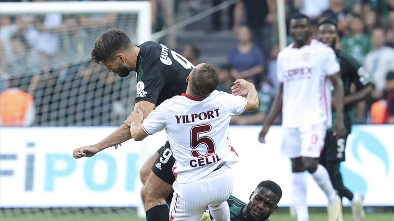 Kocaelispor ve Samsunspor İlk Yarıda Berabere Kaldı