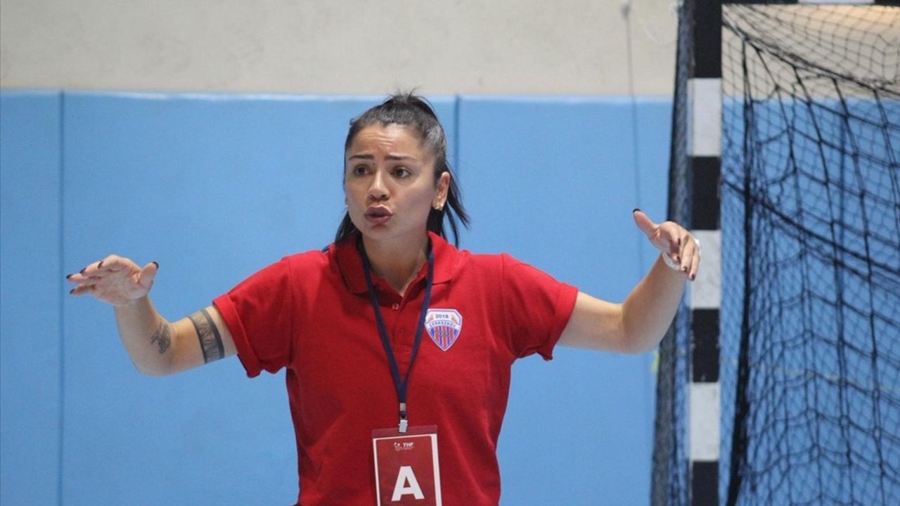 Kübra Akçayoğlu: İşitme Engelli Sporcuların Antrenörlüğünü Yapan Hentbolcu