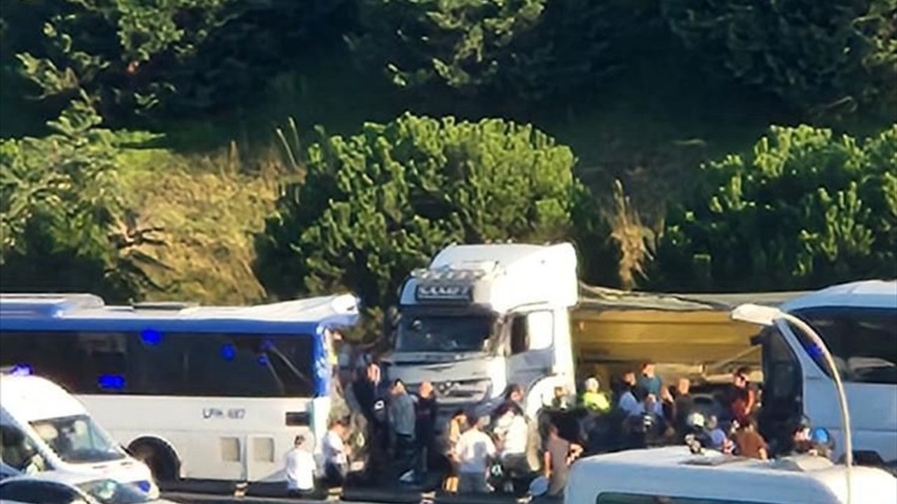 Küçükçekmece'de Zincirleme Kaza: 1 Ölü