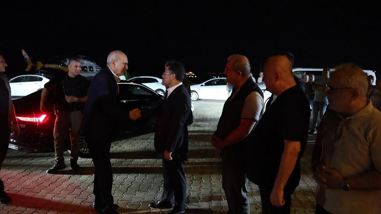 Kurtulmuş, Dardanos Yangın Yönetim Merkezi'ni Ziyaret Etti