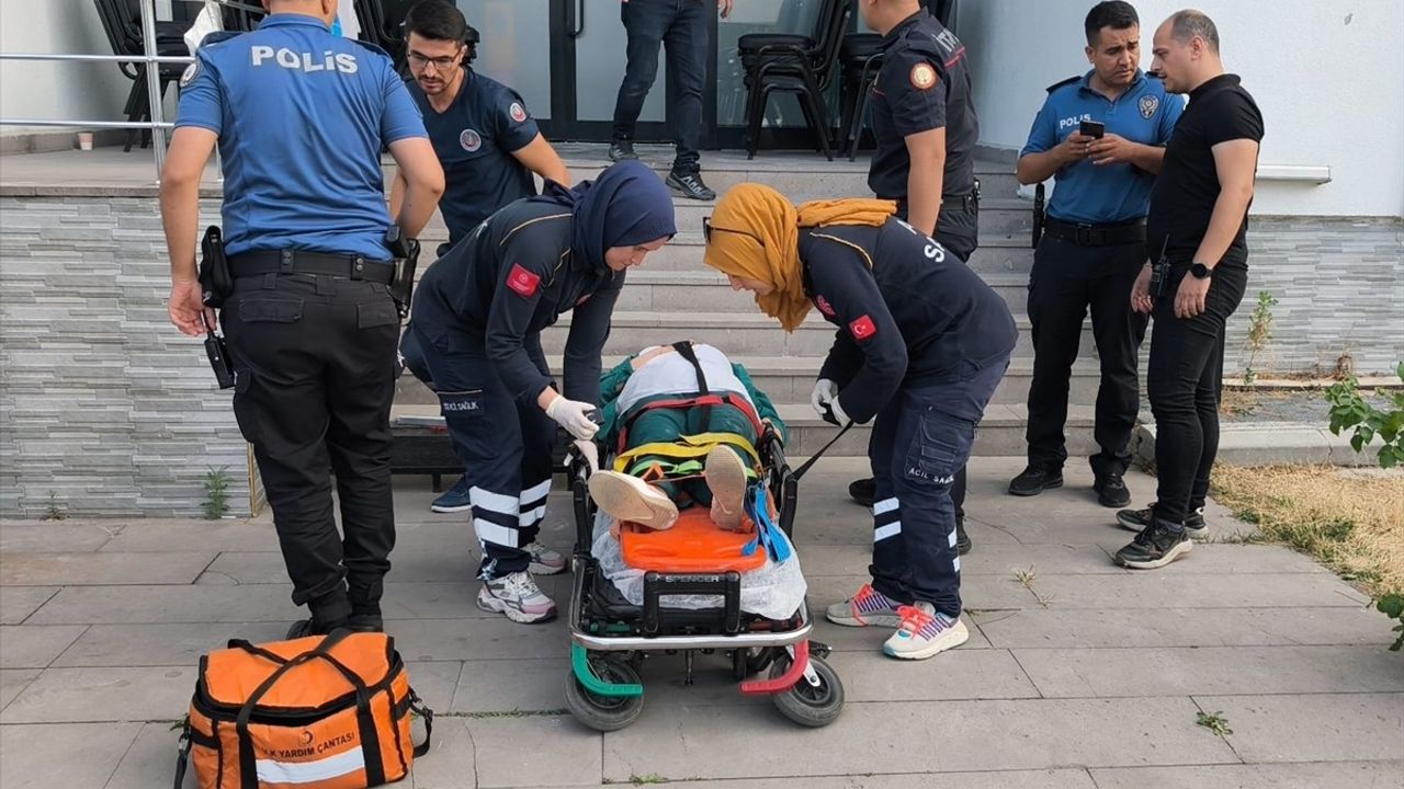 Kütahya'da Asma Tavan Çökmeleri İşyeri Sahibini Yaraladı