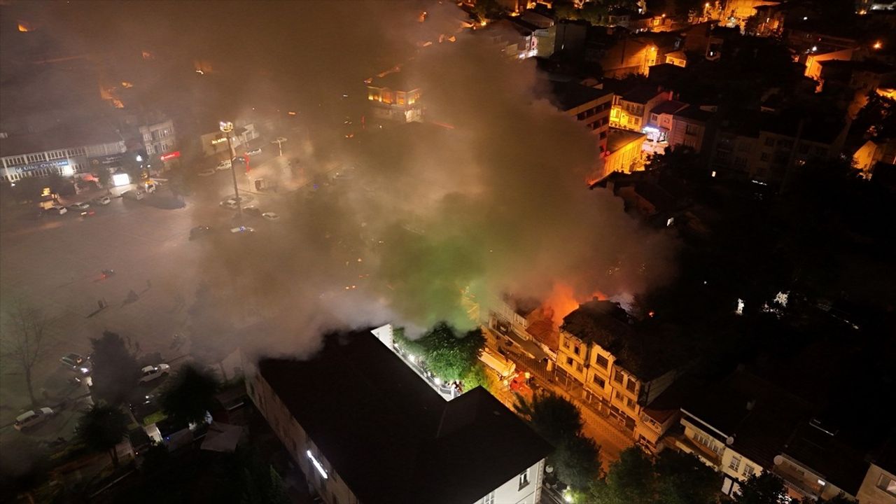 Kütahya'da İş Yerinde Yangın Kontrol Altına Alındı