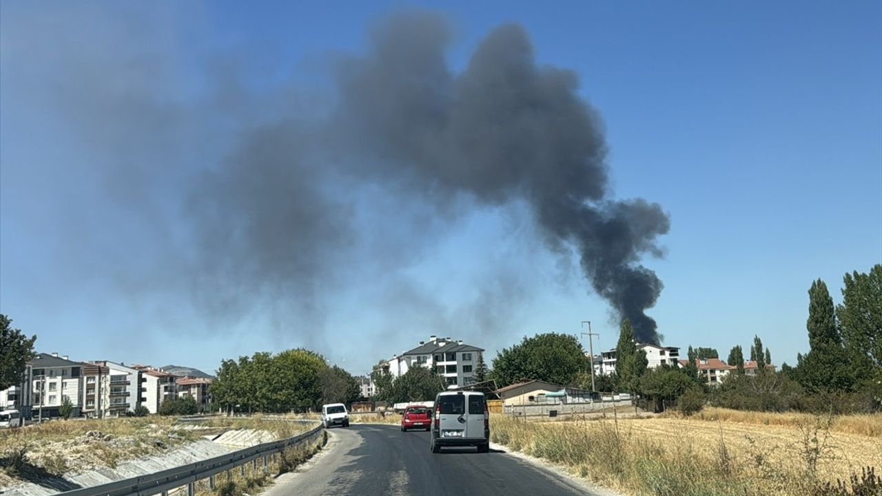 Kütahya'daki Hava Er Eğitim Tugayı Yemekhanesinde Yangın Kontrol Altına Alındı