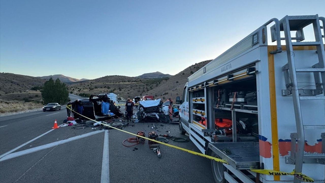 Malatya'da Faciaya Neden Olan Trafik Kazası: 4 Ölü, 2 Yaralı