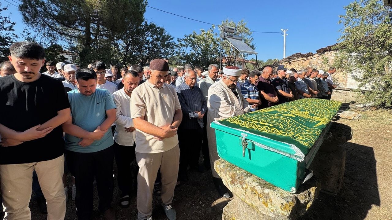 Manisa'da Cami Mihrap Tacının Düşmesi Sonucu 1 Ölü, 1 Yaralı