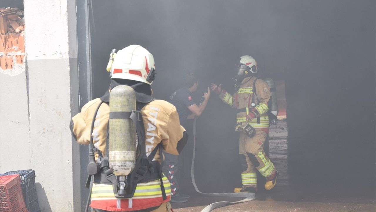 Manisa'da Depoda Yangın Çıktı