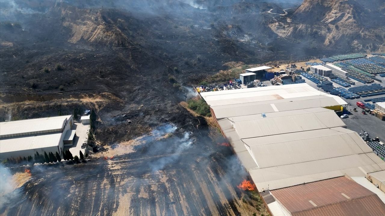 Manisa'da Yangın Kontrol Altına Alındı