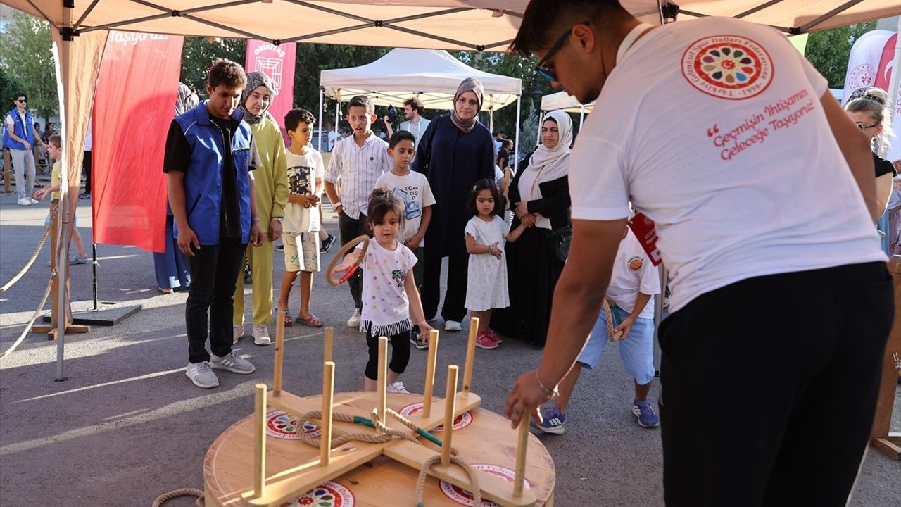 Mardin'de Geleneksel Oyunlar Tırı Çocuklarla Buluştu