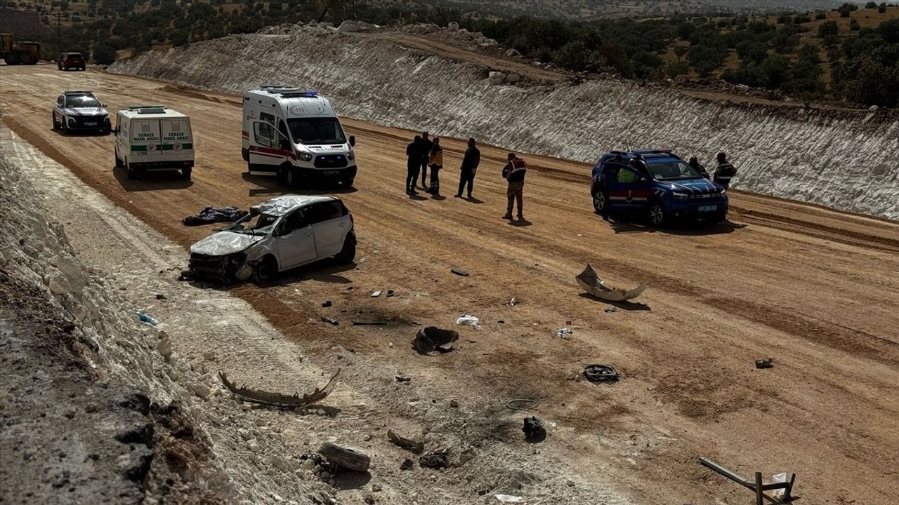 Mardin'de Trafik Kazası: 1 Kişi Hayatını Kaybetti, 5 Kişi Yaralandı