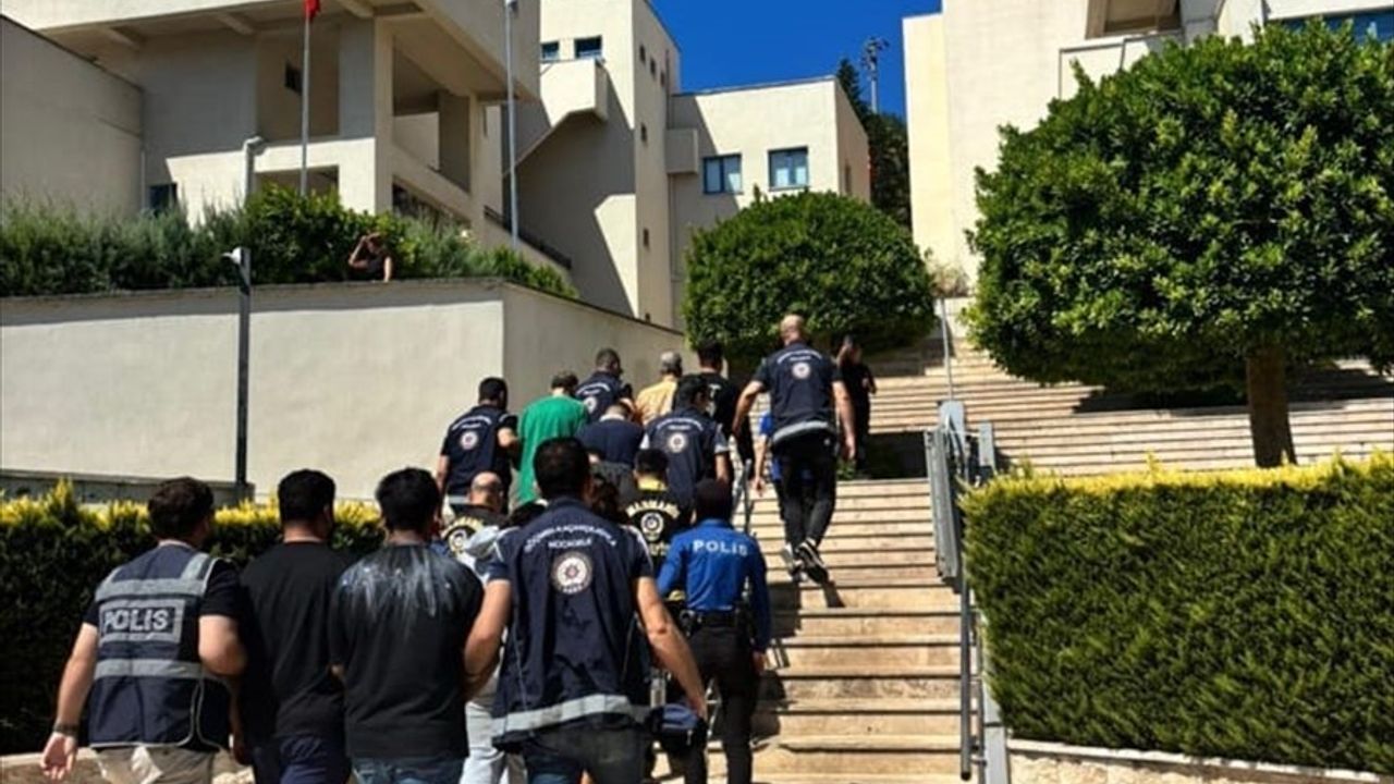Marmaris'te Göçmen Kaçakçılığı Operasyonu: 10 Tutuklama