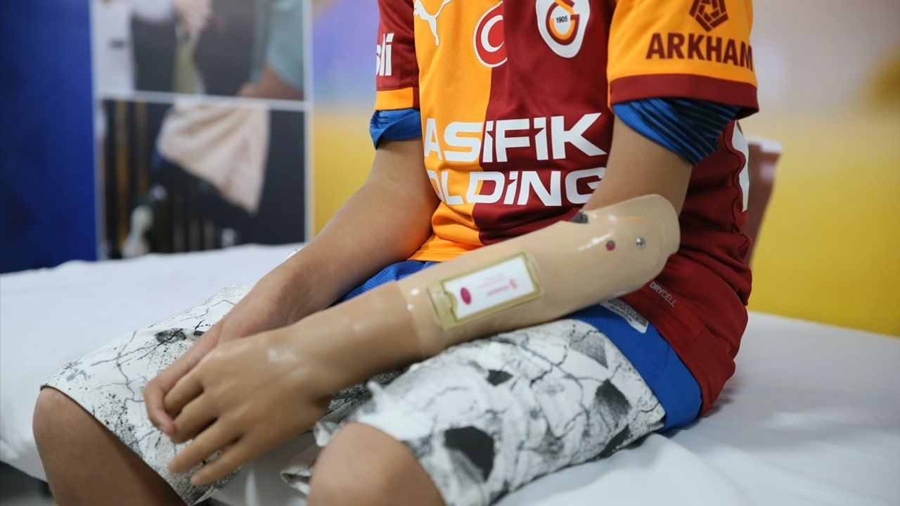 Mehmet Efe'nin Hayali Gerçekleşti: Yeni Proteziyle Oyun Oynadı