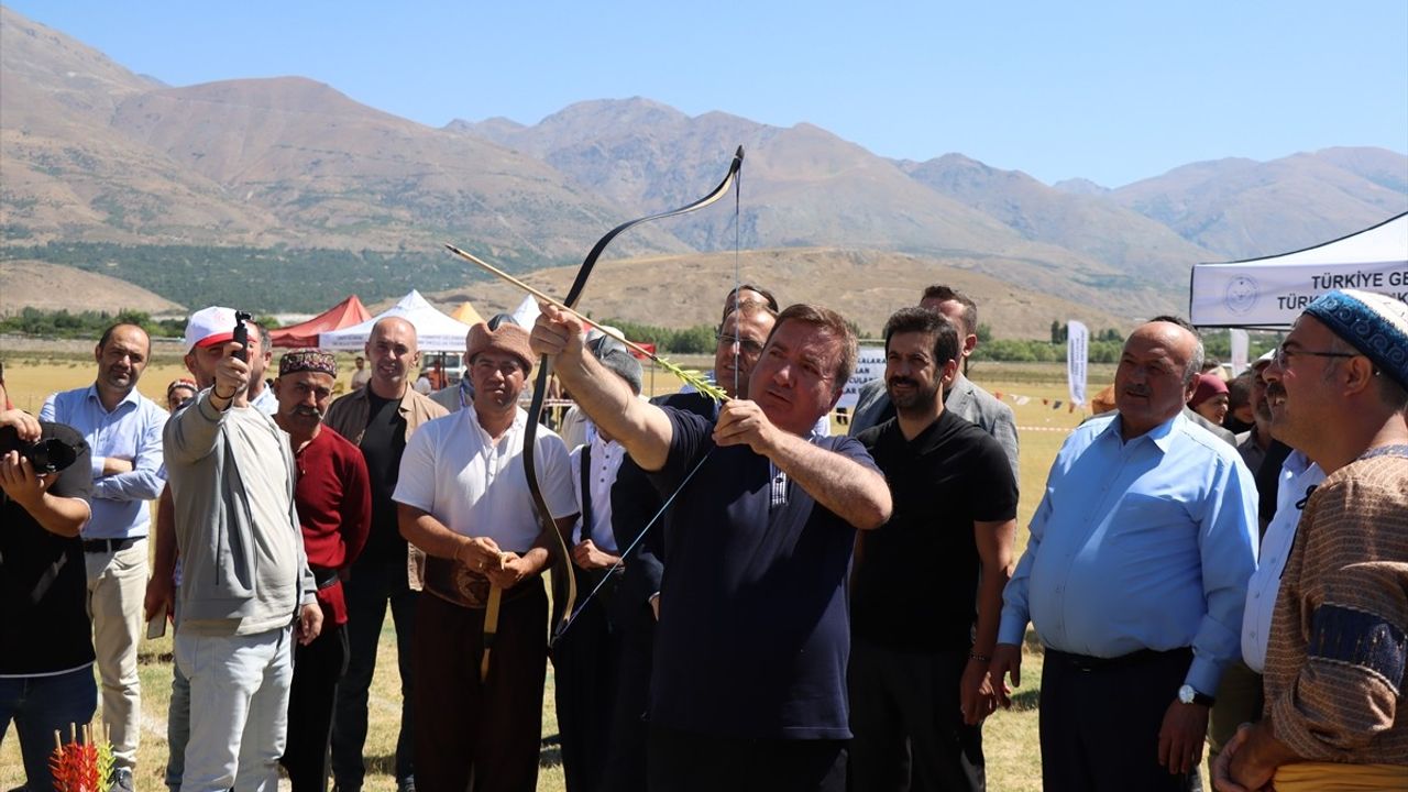 Mengücek Melik Gazi Menzil Kupası Başladı