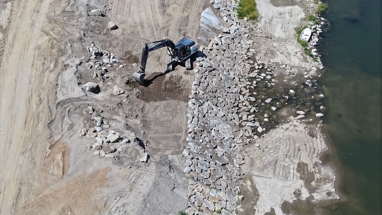 Meriç Nehri Kıyısındaki Setler Güçlendiriliyor