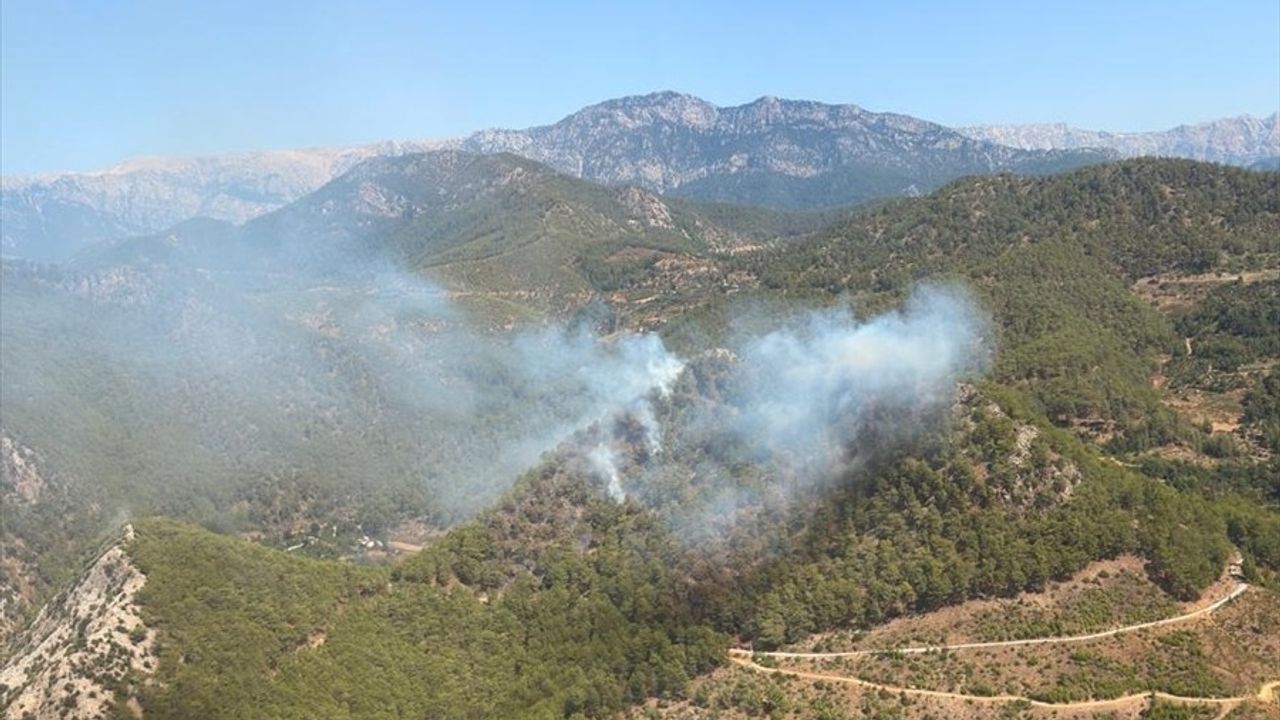 Mersin Anamur'da Orman Yangınına Müdahale Başladı