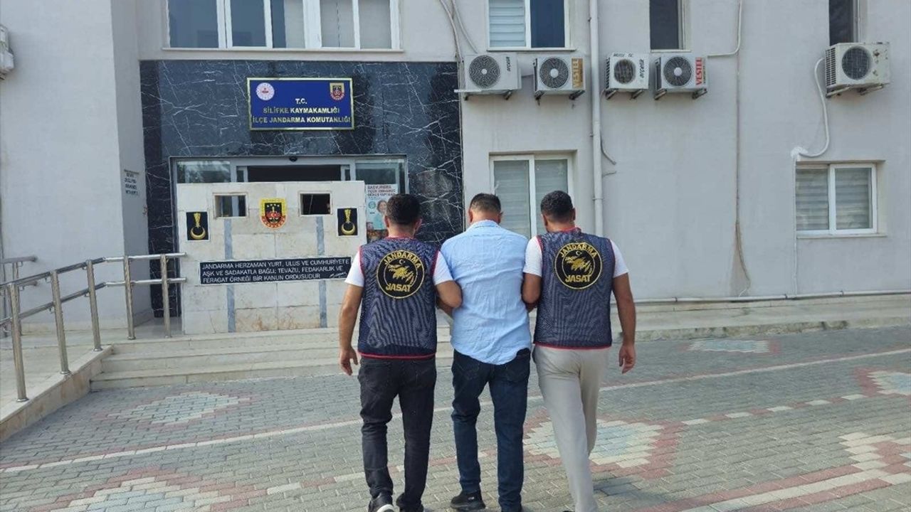 Mersin'de Kırmızı Bültenle Aranan Dolandırıcı Yakalandı
