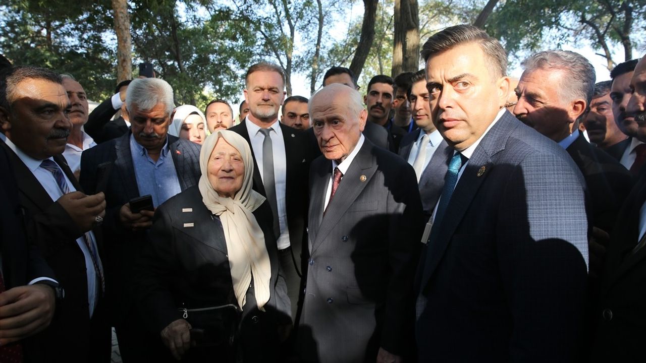 MHP Genel Başkanı Bahçeli Ahlat'ta Vatandaşlarla Buluştu