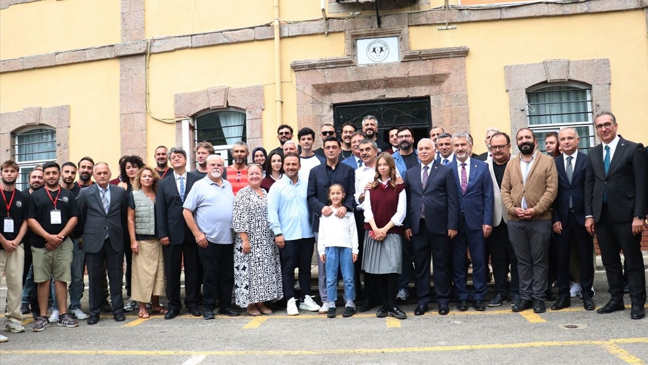 Milli Eğitim Bakanı Tekin, Ailem Dizisini Ziyaret Etti
