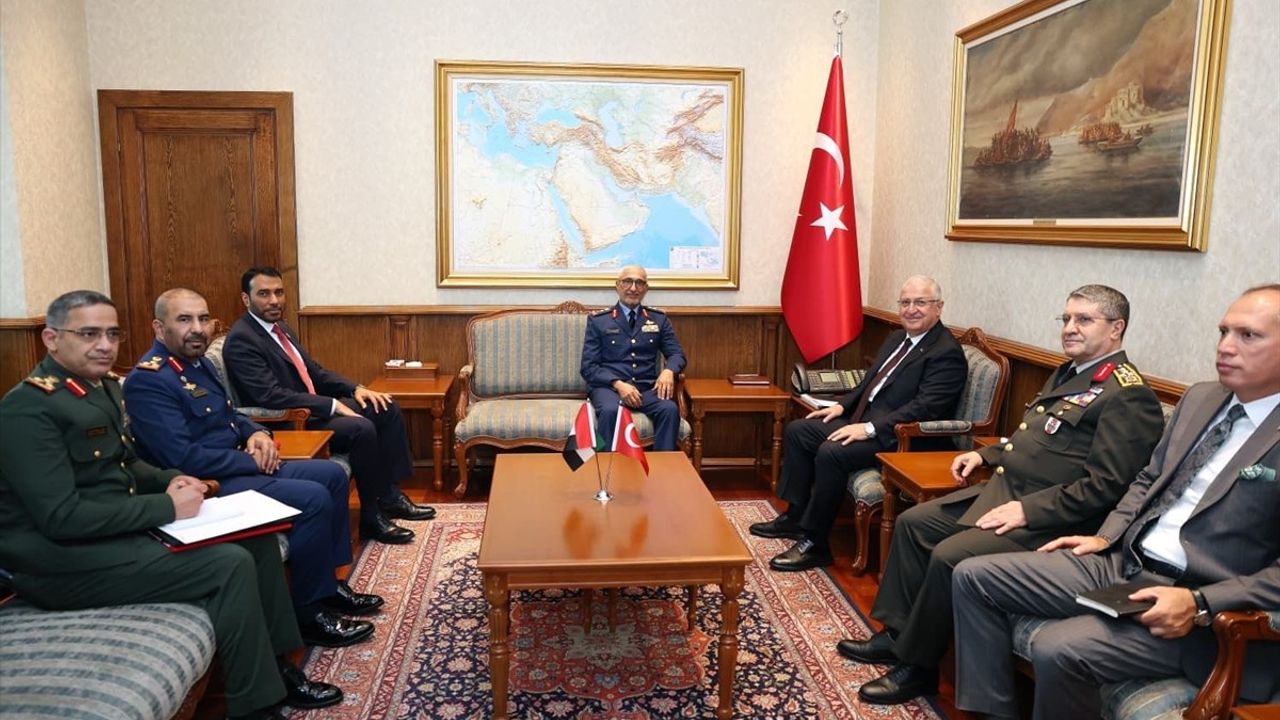 Milli Savunma Bakanı Güler, BAE Genelkurmay Başkanı Al Mazrouei'yi Ağırladı