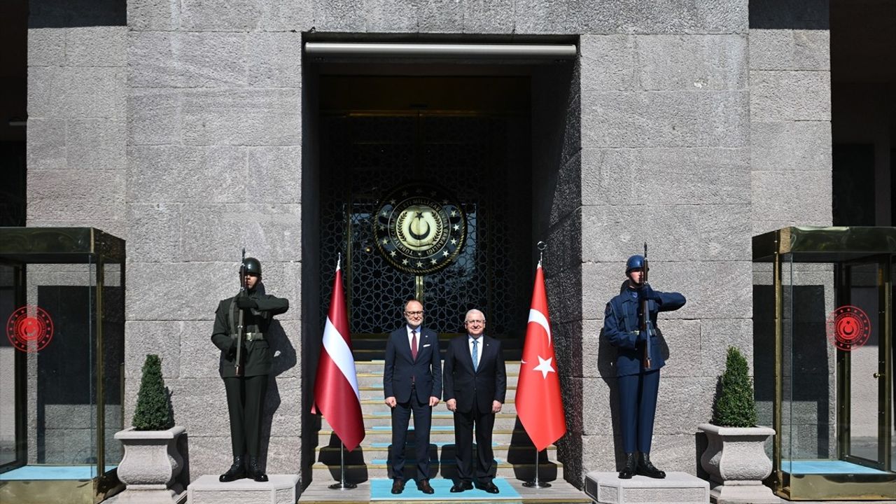 Milli Savunma Bakanı Güler, Letonya Savunma Bakanı Spruds ile Görüştü