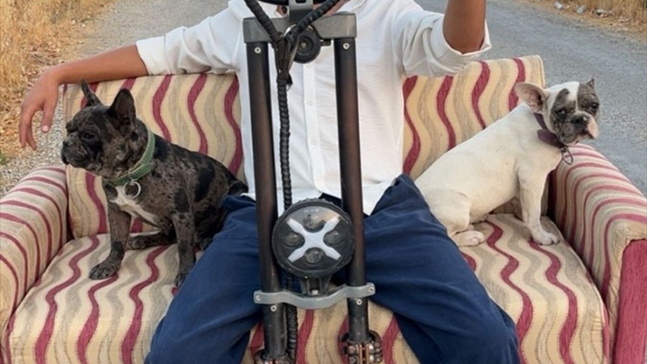 Muğla'da Skuterle Köpekli Yolculuk