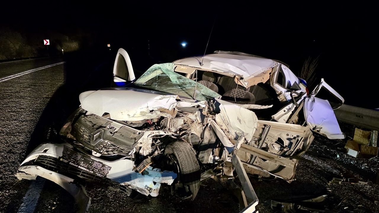 Muğla'da Tır ile Otomobil Çarpışması: 1 Kişi Hayatını Kaybetti