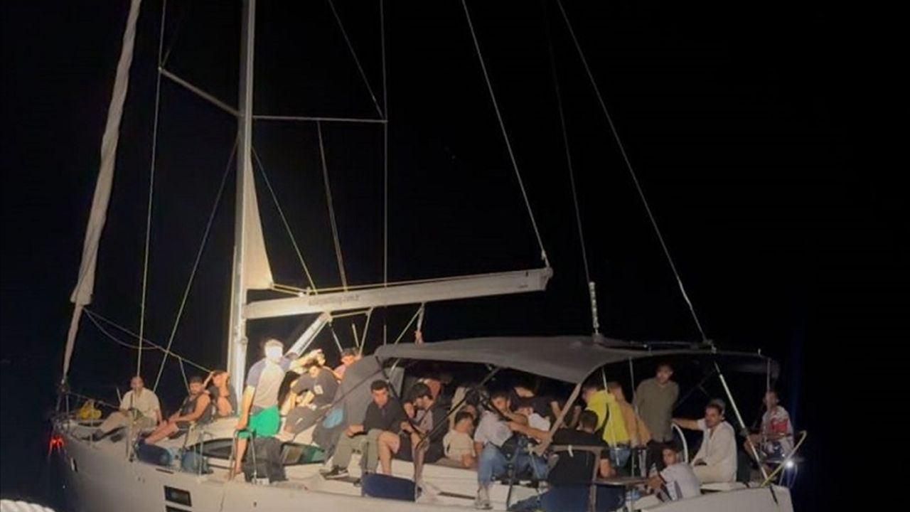 Muğla'da Yelkenli Teknedeki Düzensiz Göçmenler Kurtarıldı