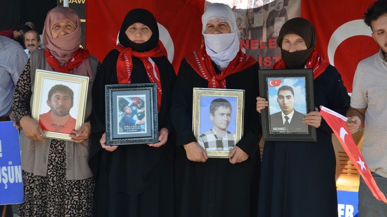 Muş'ta Ailelerin DEM Parti Önündeki Eylemi Devam Ediyor
