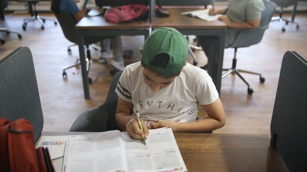 Niğde'de Yeni Kütüphane ve Kadın Yaşam Merkezi Açıldı