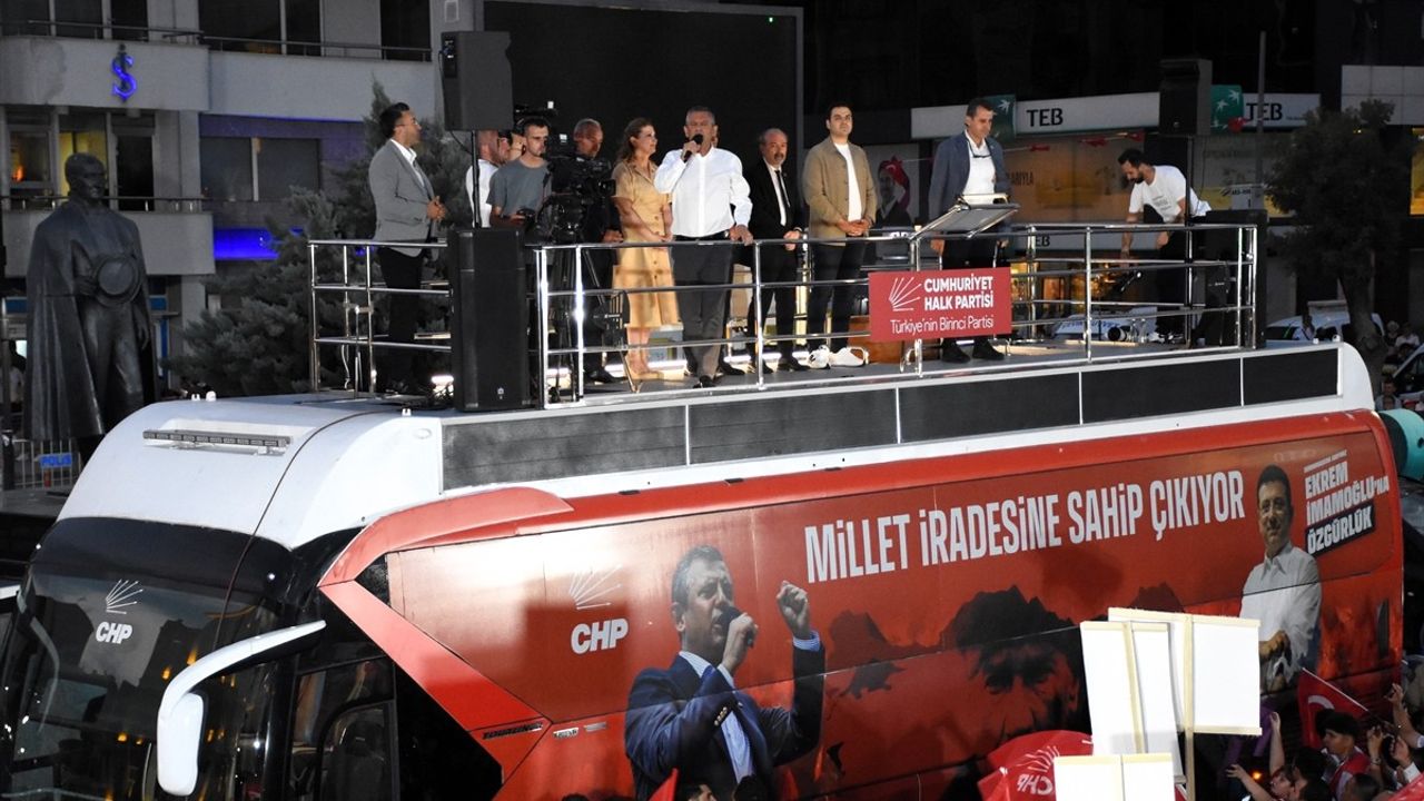 Özgür Özel'den Aksaray'da Kucaklaşma Vurgusu