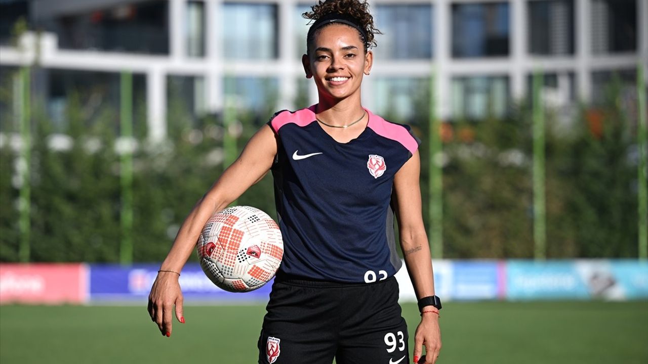 Rafa Sudre, UEFA Kadınlar Şampiyonlar Ligi'nde Zirveye Oyna: ABB FOMGET ile Hedef Yüksek