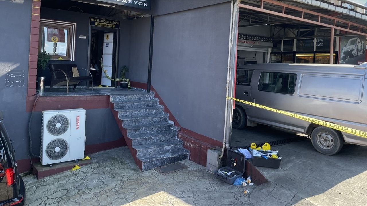 Rize'de Düğün Salonu İçerisinde Silahlı Kavga
