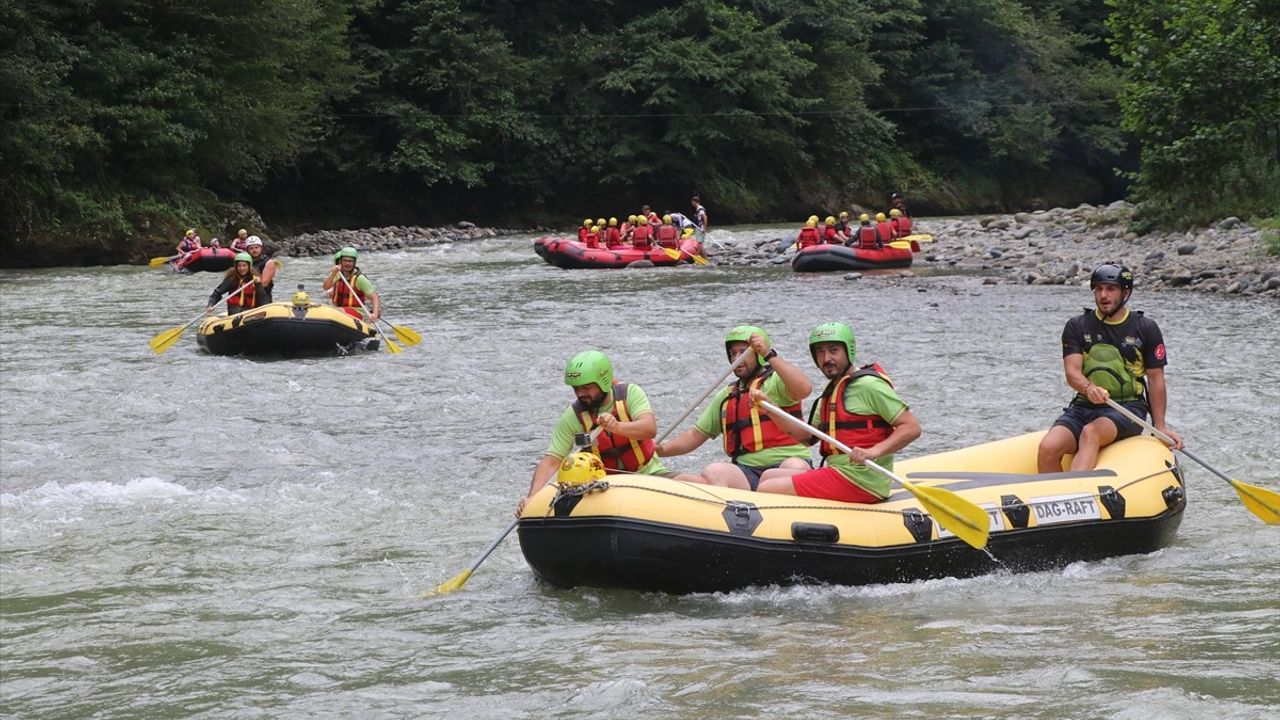 Rize'de Rafting Keyfi: Fırtına Deresi'nde Macera