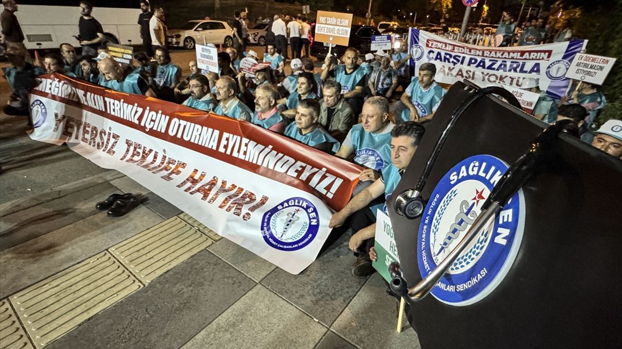 Sağlık-Sen Üyeleri 112 Dakikalık Oturma Eylemi Düzenledi
