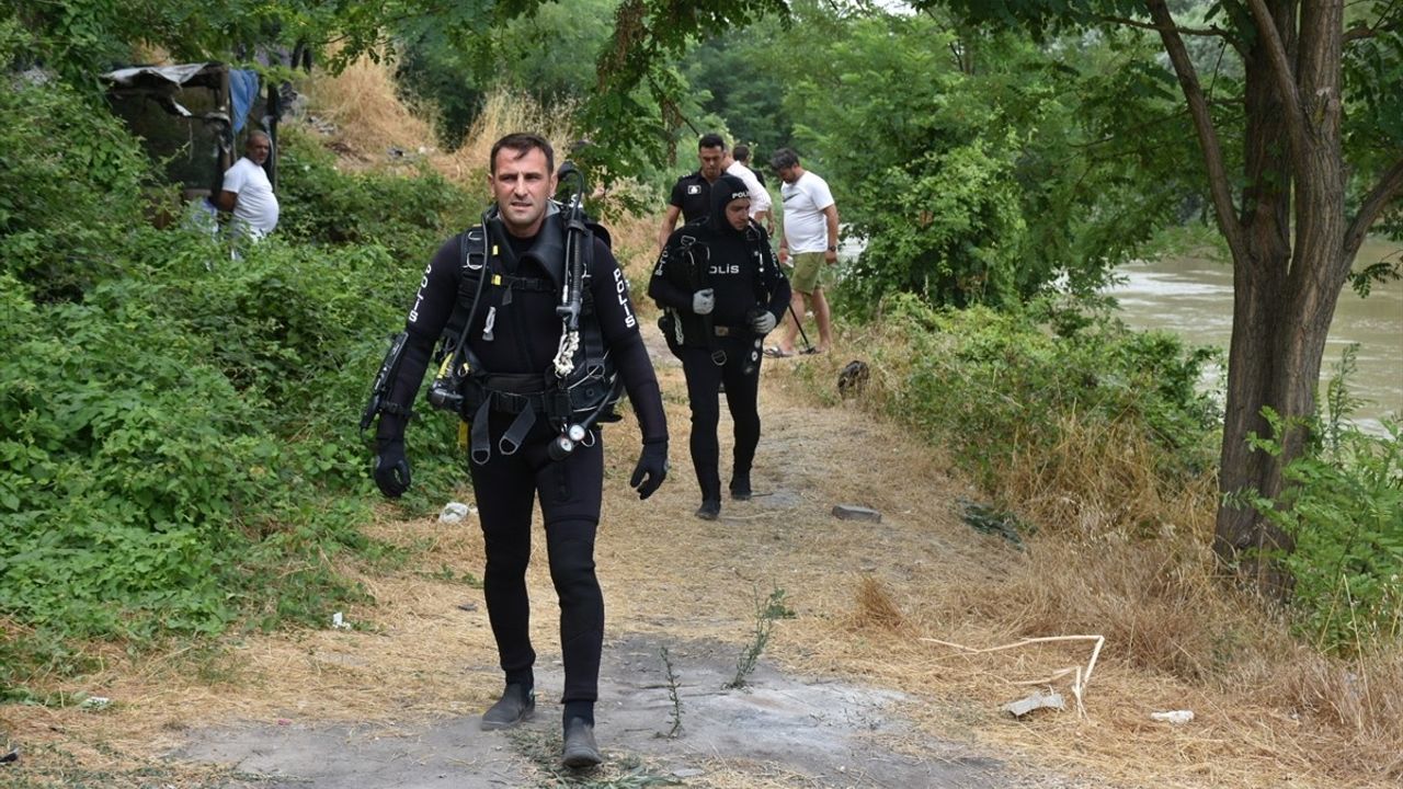 Sakarya Nehri'nde Kaybolan Genç İçin Arama Çalışmaları Devam Ediyor