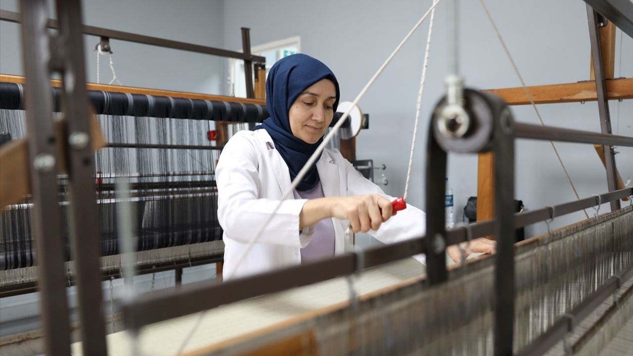 Samsun'da Kenevir Dokuma Geleneği Devam Ediyor