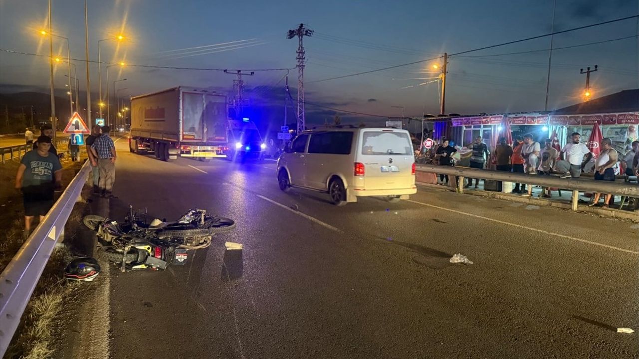 Samsun'da Motosiklet ve Elektrikli Bisiklet Çarpıştı