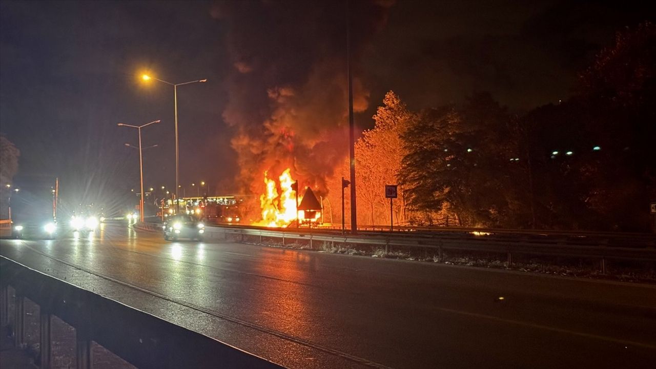 Samsun'da Yangın Korkuttu: Tır 8 Kilometre Boyunca Alev Aldı