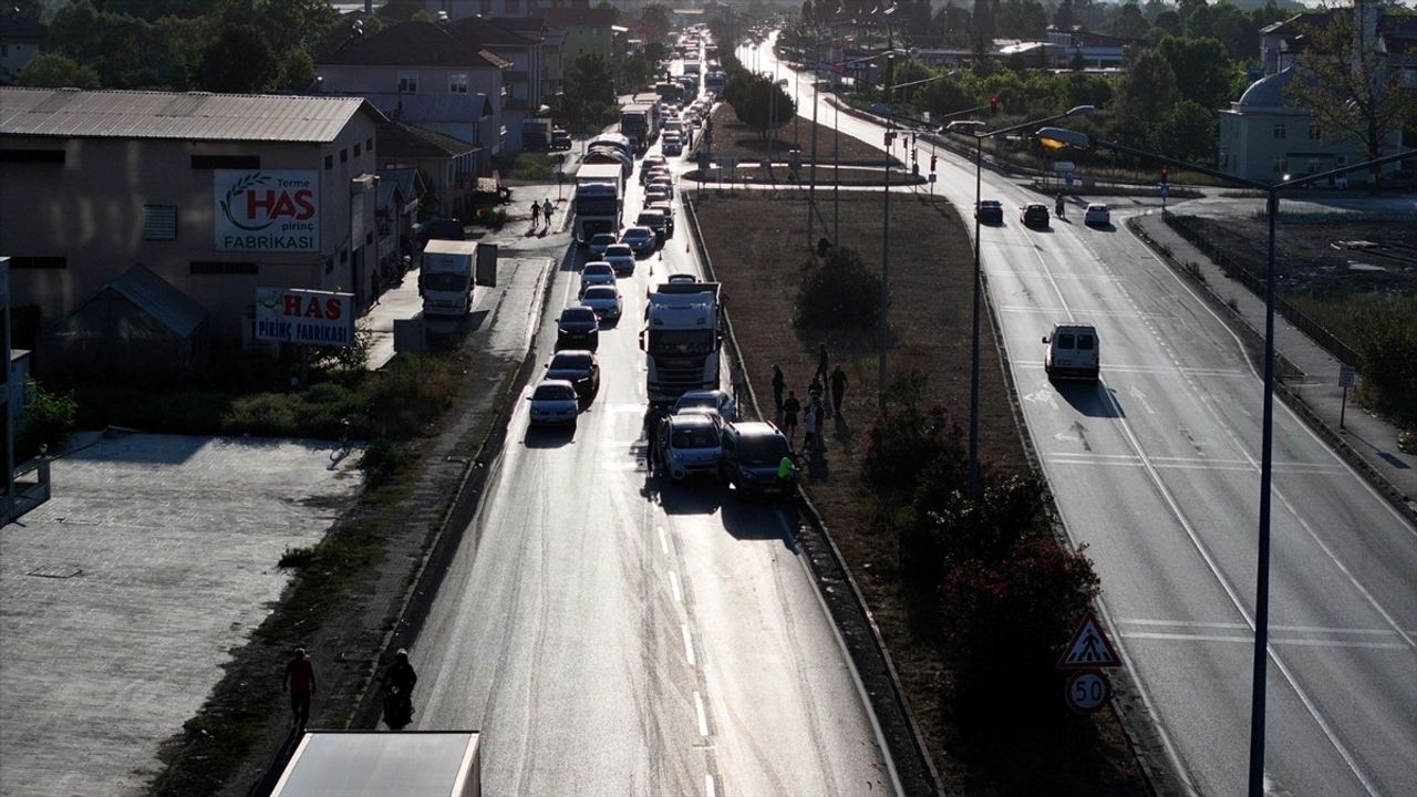 Samsun'da Zincirleme Trafik Kazası: Karadeniz Sahil Yolu Aksadı