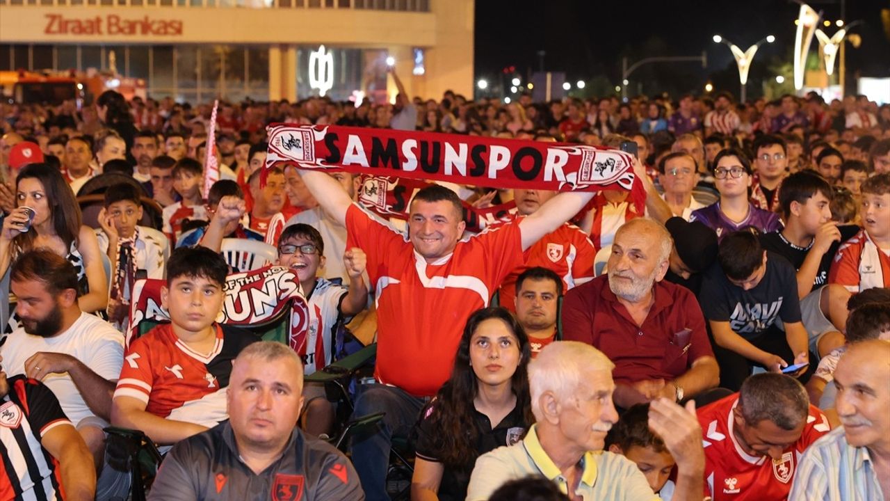 Samsunspor Taraftarından UEFA Avrupa Ligi Coşkusu