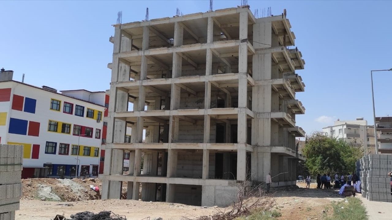 Şanlıurfa'da Güvenlik İçin Yıkılan Apartman