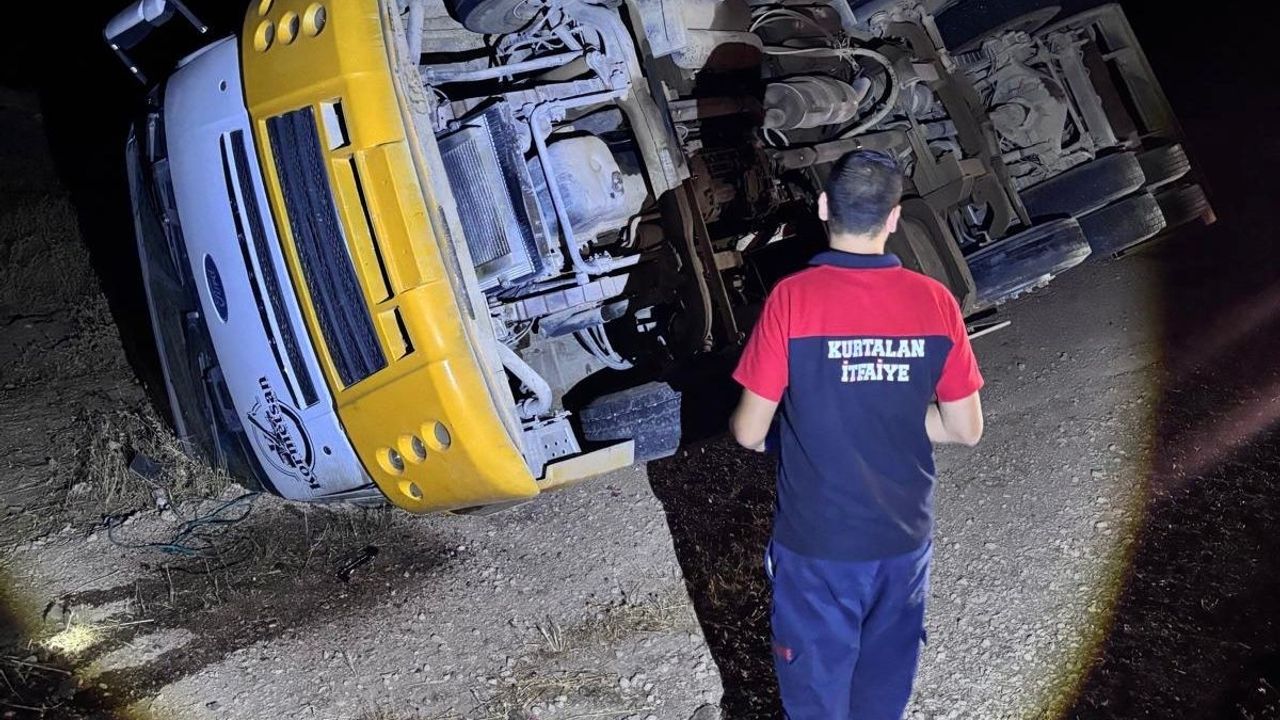 Siirt'te Devrilen Vinç Kazasında Sürücü Yaralandı