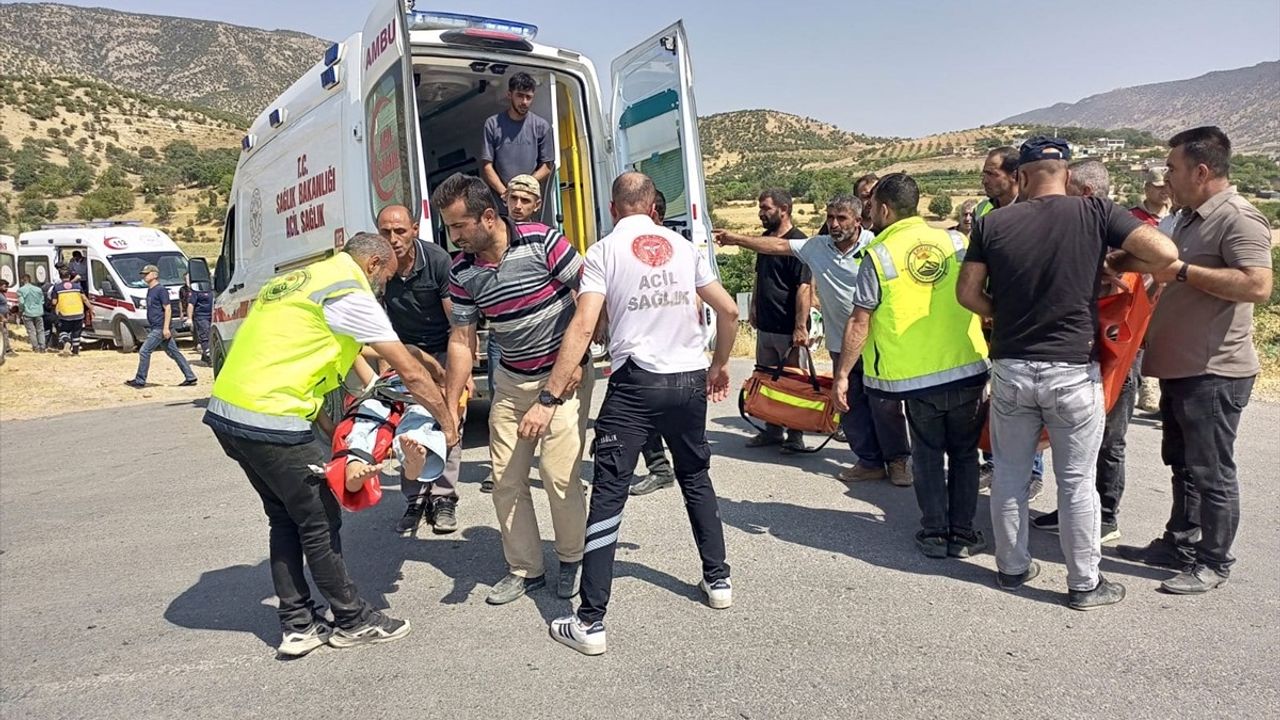 Siirt'te Hafif Ticari Araç Kazası: 7 Yaralı