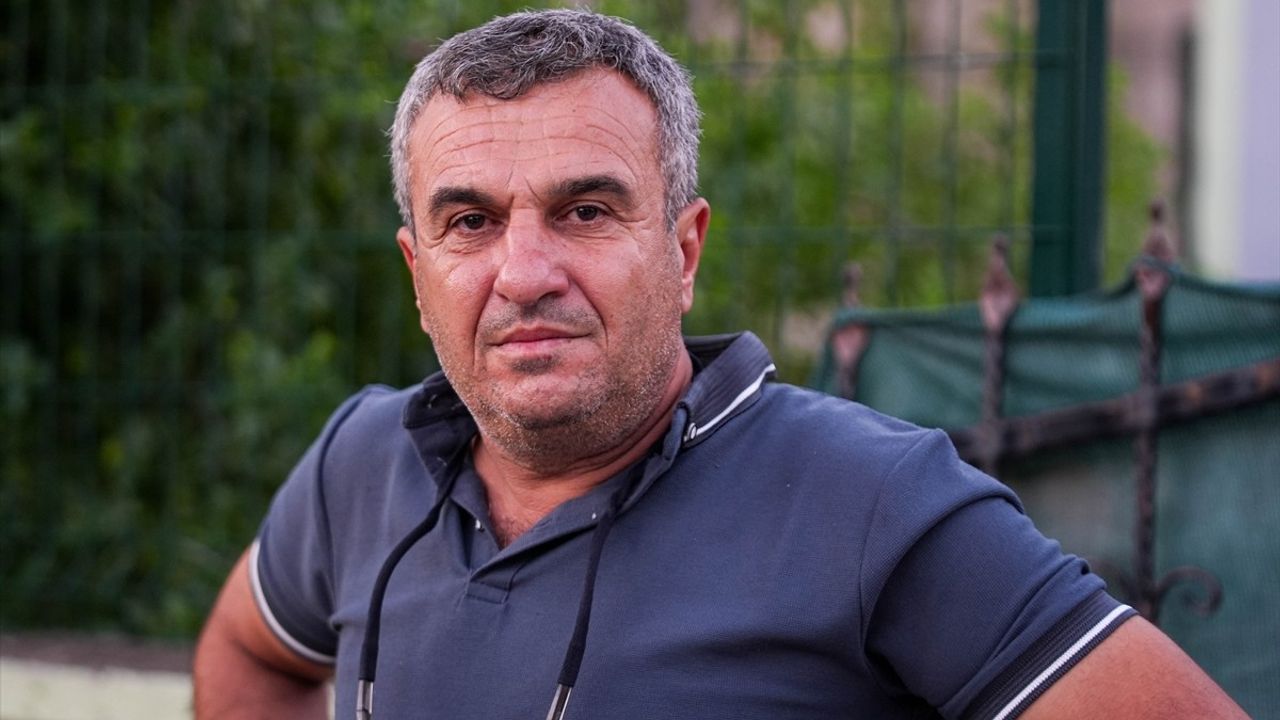 Sındırgı'da Deprem Sonrası Geceyi Dışarıda Geçirenler