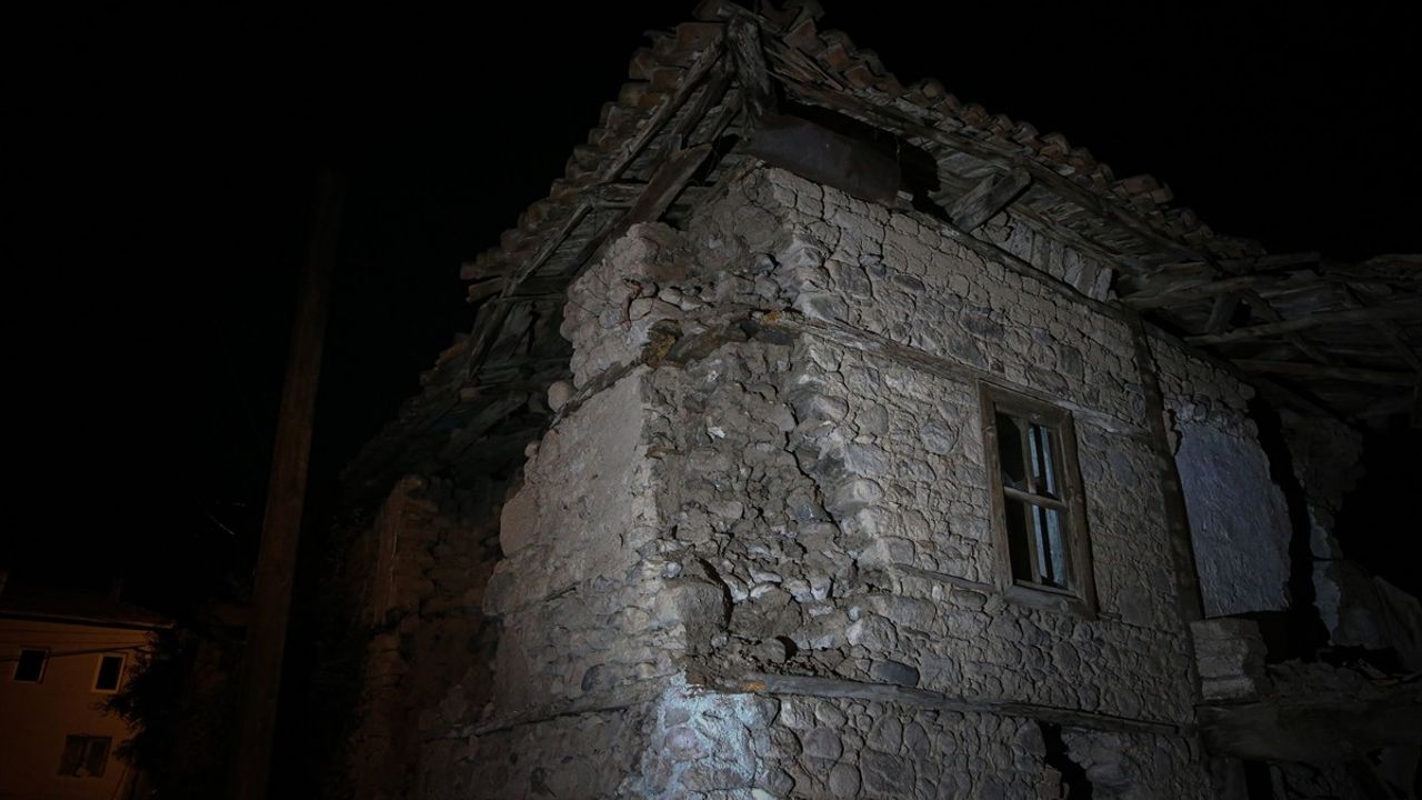 Sındırgı'da Yaşanan Deprem Anları