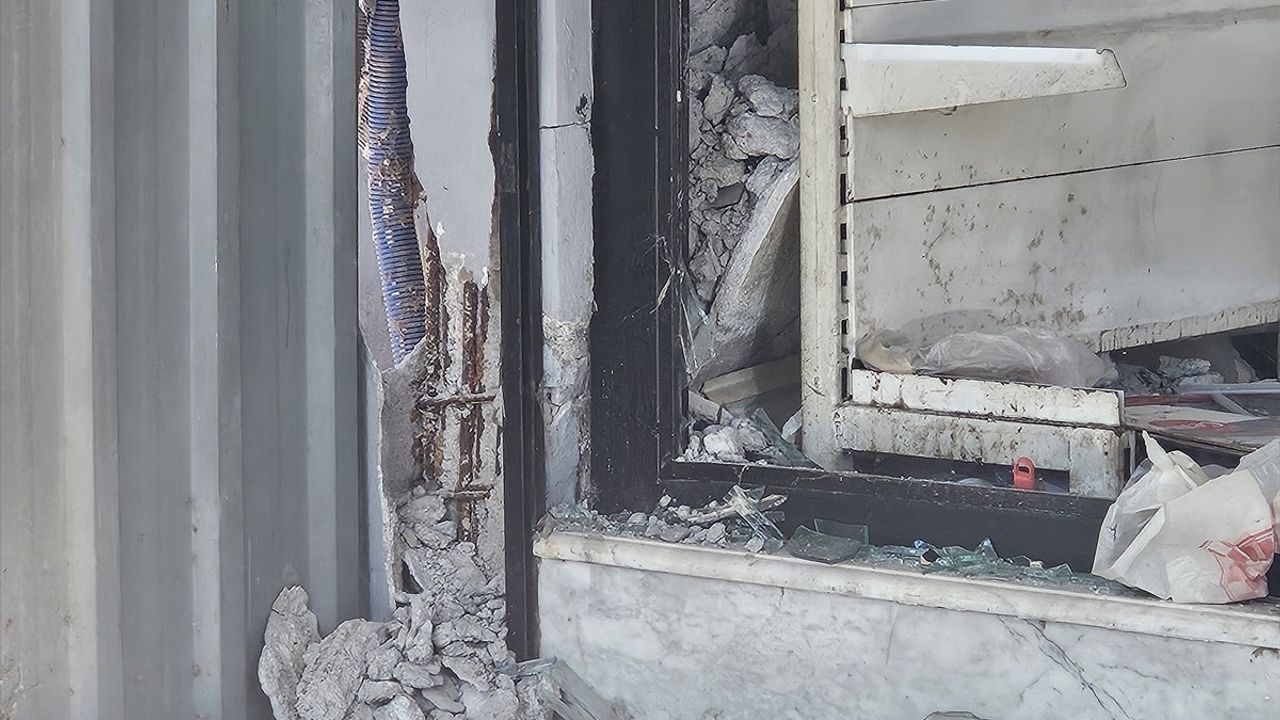 Sındırgı'daki Depremde Esnafın Yaşadığı Korkulu Anlar
