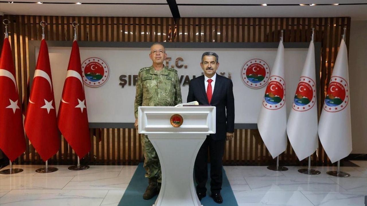 Şırnak'ta 2. Ordu Komutanı Korgeneral Topaloğlu'nun Vali Ekici'ye Ziyareti