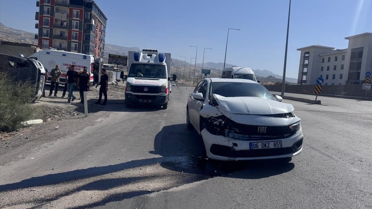 Şırnak'ta Trafik Kazası: Kültür ve Turizm İl Müdürü Yaralandı