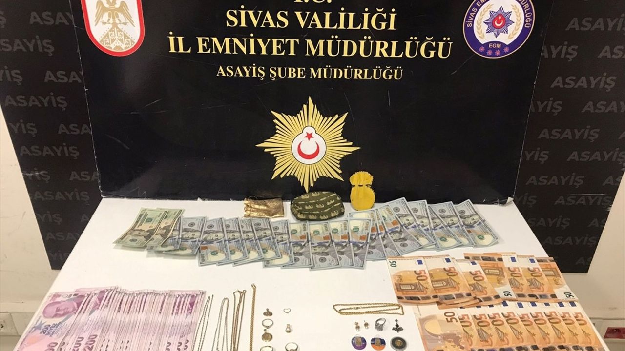 Sivas'ta Dolandırıcılık Operasyonu: 2 Zanlı Tutuklandı