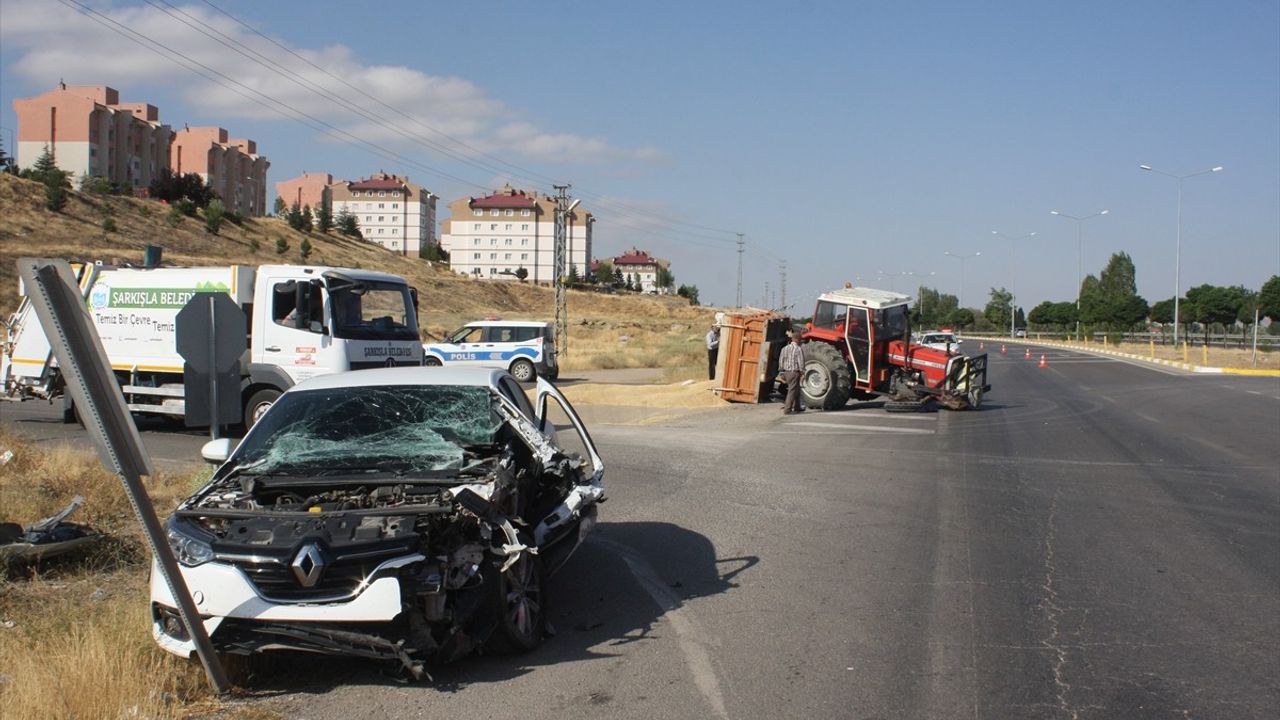 Sivas'ta İki Ayrı Trafik Kazasında 9 Yaralı